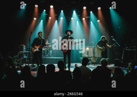 Bern, Schweiz. 13. Oktober 2022. Die britisch-kanadische Sängerin, Songwriterin und Musikerin Kiefer Sutherland spielt ein Live-Konzert im Bierhübeli in Bern. Kiefer Sutherland ist in der Fox-Drama-Serie 24 auch als Jack Bauer bekannt. (Foto: Gonzales Photo/Alamy Live News Stockfoto