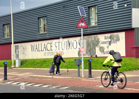 Royal Conservatoire of Scotland Wallace Studios Campus in Speirs Locks. Neues Radwegenlichtsystem Glasgow, Schottland, Großbritannien Stockfoto