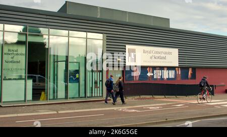 Royal Conservatoire of Scotland Wallace Studios Campus in Speirs Locks. Neues Radwegenlichtsystem Glasgow, Schottland, Großbritannien Stockfoto