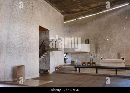 Ronchamp, Bourlemont Hill (Nordostfrankreich): Kapelle Notre Dame du Haut (Unsere Liebe Frau von den Höhen). Die Kapelle wurde 19 vom Architekten Le Corbusier erbaut Stockfoto