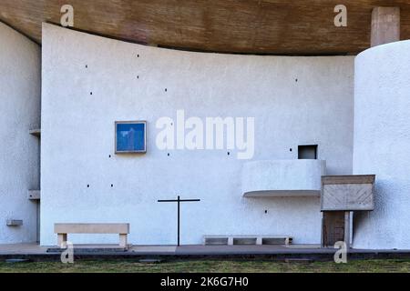 Ronchamp, Bourlemont Hill (Nordostfrankreich): Kapelle Notre Dame du Haut (Unsere Liebe Frau von den Höhen). Die Kapelle wurde 19 vom Architekten Le Corbusier erbaut Stockfoto