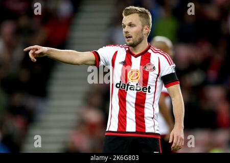 Datei-Foto vom 28-11-2015 des ehemaligen schwedischen Nationalspielers Sebastian Larsson, der angekündigt hat, dass er im nächsten Monat aus dem Profifußball ausscheiden wird. Ausgabedatum: Freitag, 14. Oktober 2022. Stockfoto