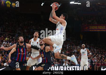 Gabriel Deck von Real Madrid in Aktion während des EuroLeague-Spiels von Turkish Airlines zwischen dem FC Barcelona und Real Madrid im Palau Blaugrana Stockfoto
