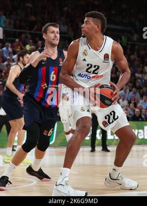 Edy Tavares von Real Madrid in Aktion während des EuroLeague-Spiels von Turkish Airlines zwischen dem FC Barcelona und Real Madrid im Palau Blaugrana Stockfoto