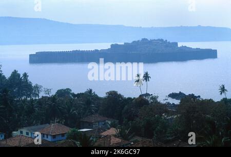 Alibag India Ansicht von Kolaba Fort aus dem 17.. Jahrhundert (Murud-Janjira) von Alibag Stockfoto