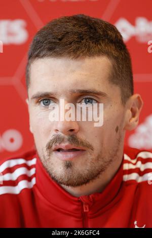 Lüttich, Belgien, 14/10/2022, Gojko Cimirot von Standard, abgebildet während der wöchentlichen Pressekonferenz des belgischen Fußballteams Standard de Lüttich, Freitag, 14. Oktober 2022 in Lüttich, um das nächste Spiel im nationalen Wettbewerb zu besprechen. BELGA FOTO BRUNO FAHY Stockfoto