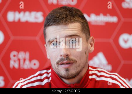 Lüttich, Belgien, 14/10/2022, Gojko Cimirot von Standard, abgebildet während der wöchentlichen Pressekonferenz des belgischen Fußballteams Standard de Lüttich, Freitag, 14. Oktober 2022 in Lüttich, um das nächste Spiel im nationalen Wettbewerb zu besprechen. BELGA FOTO BRUNO FAHY Stockfoto