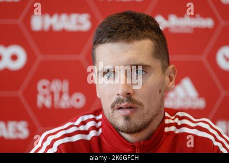 Lüttich, Belgien, 14/10/2022, Gojko Cimirot von Standard, abgebildet während der wöchentlichen Pressekonferenz des belgischen Fußballteams Standard de Lüttich, Freitag, 14. Oktober 2022 in Lüttich, um das nächste Spiel im nationalen Wettbewerb zu besprechen. BELGA FOTO BRUNO FAHY Stockfoto