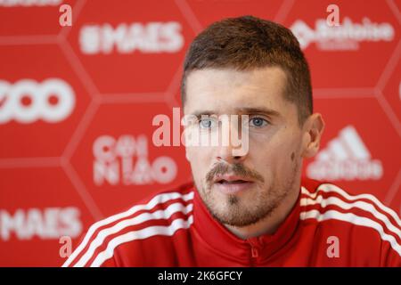 Lüttich, Belgien, 14/10/2022, Gojko Cimirot von Standard, abgebildet während der wöchentlichen Pressekonferenz des belgischen Fußballteams Standard de Lüttich, Freitag, 14. Oktober 2022 in Lüttich, um das nächste Spiel im nationalen Wettbewerb zu besprechen. BELGA FOTO BRUNO FAHY Stockfoto