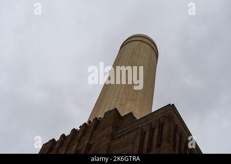 London, Großbritannien, 14.. Oktober 2022, Battersea Power Station wurde am 14.. Oktober 2022 von Sadiq Khan und Rita Kelly um 10am Uhr eröffnet. Schließlich wurde es nach 39 Jahren mit Haus und Unternehmen restauriert. Nachdem £9 Milliarden ausgegeben wurden, wurde das Gebiet transformiert., Andrew Lalchan Photography/Alamy Live News Stockfoto