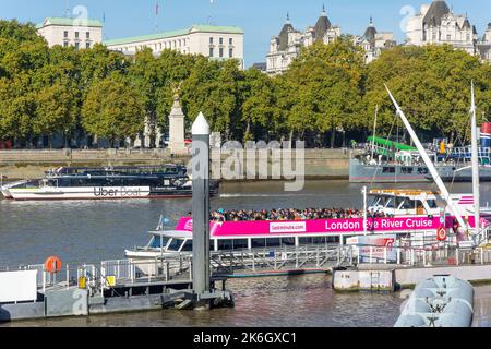 London Eye River Cruise und Uber Boats auf der Themse, London Borough of Lambeth, Greater London, England, Vereinigtes Königreich Stockfoto