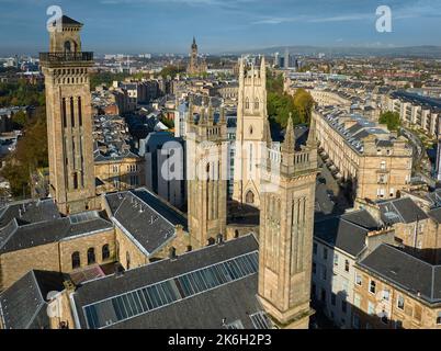 Luftaufnahme des Park Circus Glasgow mit den Trinity Towers im Vordergrund. Stockfoto