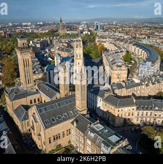 Luftaufnahme des Park Circus Glasgow mit den Trinity Towers im Vordergrund. Stockfoto