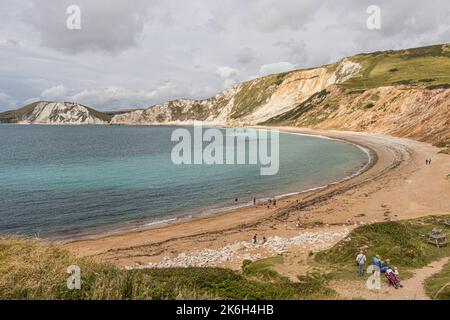 Worbarrow Bay ist eine große, breite und flache Bucht östlich von Lulworth Cove, Isle of Purbeck, Dorset, England und nur einen kurzen Spaziergang vom Tyneham Village entfernt Stockfoto