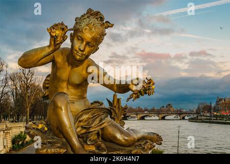 Genie aux coquillages Skulptur von alexander III Brücke, paris, frankreich Stockfoto