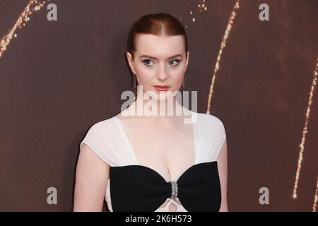 Hannah Onslow nimmt an der Filmpremiere von „Empire of Light“ während des London Film Festivals 2022 Teil Stockfoto