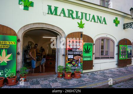 Prag, Tschechische Republik, Marihuana-Shop, Ladenfronten, legale Drogen, Cannabisladen Stockfoto