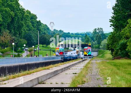 Montech (Südwest-Frankreich): Die Montech-Wasserflanke, ein Kanal geneigtes Flugzeug, das auf dem Canal de Garonne gebaut wurde. Der Standort des Montech Wasserhangs ren Stockfoto