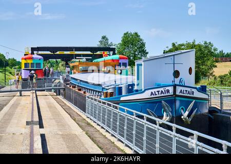 Montech (Südwest-Frankreich): Die Montech-Wasserflanke, ein Kanal geneigtes Flugzeug, das auf dem Canal de Garonne gebaut wurde. Der Standort des Montech Wasserhangs ren Stockfoto