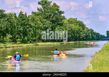 Kanutour auf dem Canal lateral a la Garonne und dem Canal de Montech, der Montauban und Montech verbindet, an der Montech-Wasserhang Stockfoto