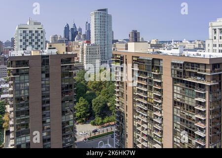 Typische Apartmentgebäude in Philadelphia Pennsylvania, USA, aus der Vogelperspektive Stockfoto