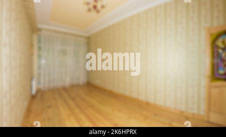 Leere helle Zimmer, Holzboden in der neuen Wohnung. Defokussierten und verblemten hellen leeren Raum ohne Möbel für Show, Förderung und Gestaltung von Inhalten oder Stockfoto