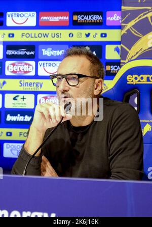 Verona, Italien. 14. Oktober 2022. Maurizio Setti Vorsitzender des FC Hellas Verona bei der Vorstellung des neuen Cheftrainers von Hellas Verona, Salvatore Bocchetti. Serie A Tim 2022-23 Hauptsitz von Hellas Verona, Verona, Italien, am 14. Oktober 2022. Kredit: Unabhängige Fotoagentur/Alamy Live Nachrichten Stockfoto