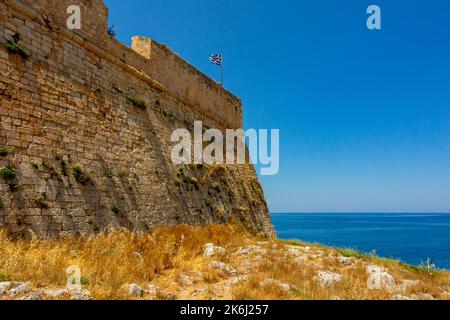 Steinmauern außerhalb der Festung Fortezza in Rethymnon Kreta Griechenland im 16.. Jahrhundert von den Venezianern erbaut. Stockfoto