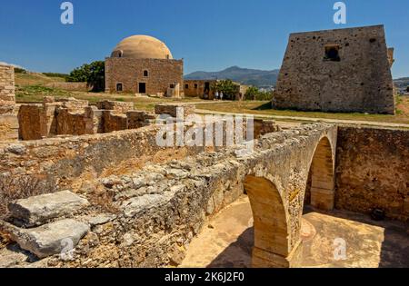 Blick auf die Sultan Ibraham Khan Moschee in der Fortezza Festung in Rethymnon Kreta Griechenland erbaut im 16.. Jahrhundert von den Venezianern. Stockfoto