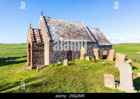 Die abgelegene, mittelalterliche Kirche in Kirkmadrine, deren Veranda frühchristliche Steine aus dem 5.. Jahrhundert nach Christus enthält, in der Nähe von Sandhead, Dumfries & Gall Stockfoto