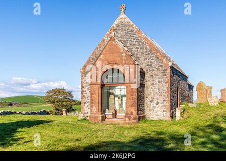 Die abgelegene, mittelalterliche Kirche in Kirkmadrine, deren Veranda frühchristliche Steine aus dem 5.. Jahrhundert nach Christus enthält, in der Nähe von Sandhead, Dumfries & Gall Stockfoto