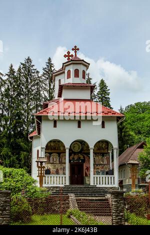 SOVATA, MURES, RUMÄNIEN – 29. MAI 2021: Kirche in Sovata Resort, Siebenbürgen, Rumänien. Stockfoto