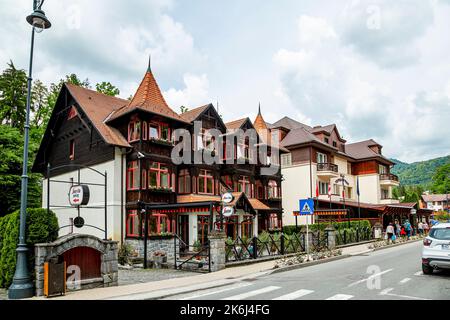 SOVATA, MURES, RUMÄNIEN – 29. MAI 2021: Rustikale Pension in Sovata Resort Siebenbürgen, Rumänien. Stockfoto