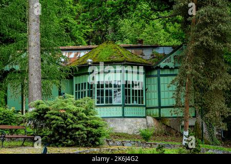 SOVATA, MURES, RUMÄNIEN – 29. MAI 2021: Rustikale Pension in Sovata Resort Siebenbürgen, Rumänien. Stockfoto