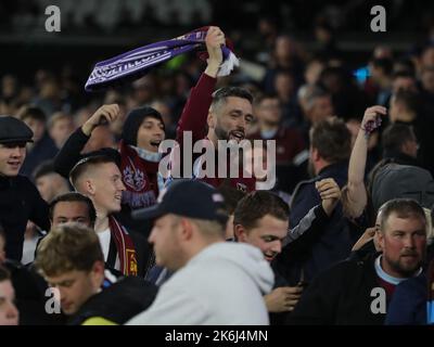 London, England, 13.. Oktober 2022. West Ham-Fans während des Spiels der UEFA Europa Conference League im Londoner Stadion. Bildnachweis sollte lauten: Paul Terry / Sportimage Stockfoto