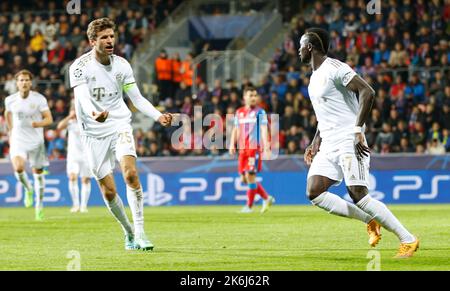 PILSEN, Tschechische Republik. , . Thomas Müller, Müller, (25, FC Bayern München/FCB) Sadio Mane (17, FC Bayern München/FCB) Quelle: SPP Sport Pressefoto. /Alamy Live News Stockfoto