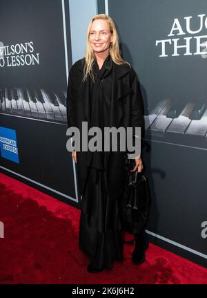 13. Oktober 2022, New York, New York, USA: Uma Thurman nimmt an der Eröffnungsnacht der Wiederbelebung von August Wilsons The Piano Lesson im Ethel Barrymore Theater Teil (Bildquelle: © Lev Radin/Pacific Press via ZUMA Press Wire) Stockfoto