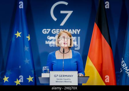 Berlin, Deutschland. 14. Oktober 2022. Lisa Paus (Buendnis 90/die Grünen), Bundesministerin für Familie, Senioren, Frauen und Jugend, anlässlich der Pressekonferenz im Rahmen der Gleichstellungsminister G7 2022 am 14. Oktober 2022 in Berlin. Kredit: dpa/Alamy Live Nachrichten Stockfoto