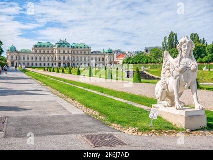 Wien, Österreich - Juni 2022: Blick auf Schloss Belvedere (Schloss Belvedere) im Barockstil erbaut und in Wien, Österreich Stockfoto