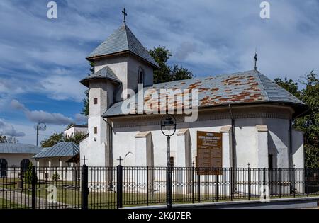 TARGOVISTE, RUMÄNIEN - 30. SEPTEMBER 2020: Kirche „Saint Nicolae Geartoglu“ am 30. September 2020 in Targoviste, Rumänien. Historisches Denkmal. Stockfoto