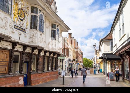 Ipswich Buttermarket The Ancient House 30 Butter Market Ipswich Suffolk mit Menschen einkaufen Ipswich Buttermarket Ipswich Suffolk England GB Stockfoto