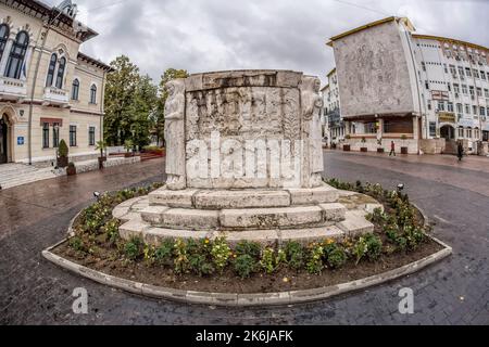 TARGU-JIU, RUMÄNIEN-08. OKTOBER: Denkmal von Ecaterina Teodoroiu am 08. Oktober 2014 in Targu-Jiu. Fischaugen-Ansicht. Stockfoto