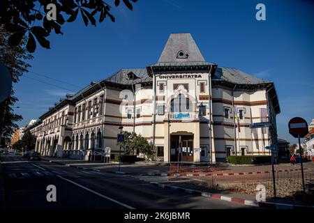 TARGU-JIU, RUMÄNIEN - 25. SEPTEMBER: TUDOR Vladimirescu College am 25. September 2020 in Targu-Jiu. Stockfoto