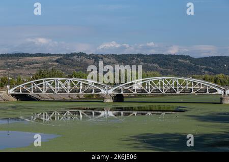 TARGU-JIU, RUMÄNIEN-25. SEPTEMBER: Ferdinand-Brücke am 25. September 2020 in Targu-Jiu. Stockfoto