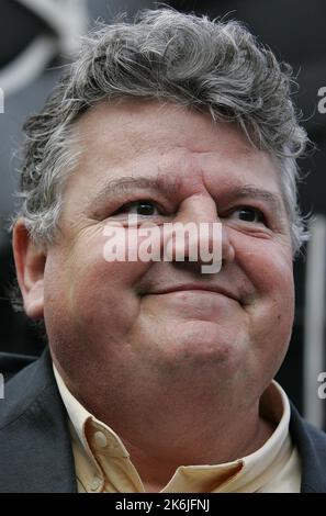 Datei-Foto vom 24/08/2007 von Robbie Coltrane bei der Rückkehr einer historischen schottischen Dampfmaschine in die Stadt Glasgow nach 60 Jahren in Südafrika. Der Harry Potter und Cracker Schauspieler ist im Alter von 72 Jahren gestorben, sagte sein Agent. Ausgabedatum: Freitag, 14. Oktober 2022. Stockfoto