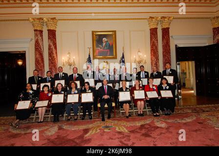 Das Programm der Auszeichnungen des Departements 2006 im Raum Benjamin Franklin, bei dem unter anderem der Unterstaatssekretär für politische Angelegenheiten, R. Nichola Burns, und der Generaldirektor des Auswärtigen Dienstes, George Staples, zu den Beamten zählen Stockfoto