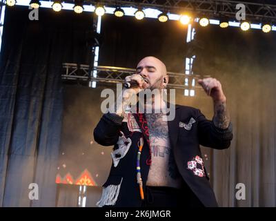 Zaragoza, Spanien. 14.. oktober 2022. Die ukrainischen Eurovision-Gewinner Kalush Orchestra treten anlässlich der Feierlichkeiten zum Schutzpatron auf der Plaza del Pilar in Zaragoza vor Tausenden von Menschen auf. Juan Antonio Perez/Alamy Live News Stockfoto