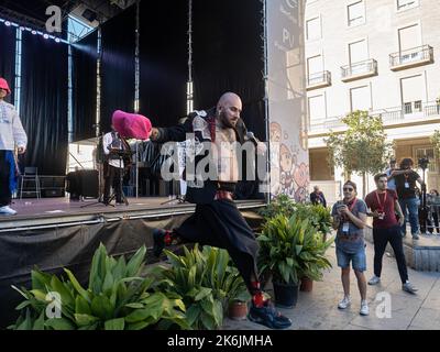 Zaragoza, Spanien. 14.. oktober 2022. Die ukrainischen Eurovision-Gewinner Kalush Orchestra treten anlässlich der Feierlichkeiten zum Schutzpatron auf der Plaza del Pilar in Zaragoza vor Tausenden von Menschen auf. Juan Antonio Perez/Alamy Live News Stockfoto