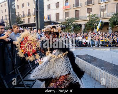 Zaragoza, Spanien. 14.. oktober 2022. Die ukrainischen Eurovision-Gewinner Kalush Orchestra treten anlässlich der Feierlichkeiten zum Schutzpatron auf der Plaza del Pilar in Zaragoza vor Tausenden von Menschen auf. Juan Antonio Perez/Alamy Live News Stockfoto