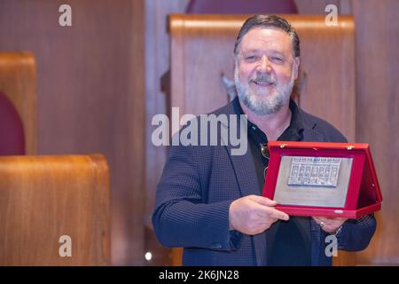 14. Oktober 2022, Rom, Italien: Schauspieler Russell Crowe zeigt die Gedenktafel als Roms Botschafter in der Welt (Foto: © Matteo Nardone/Pacific Press via ZUMA Press Wire) Stockfoto